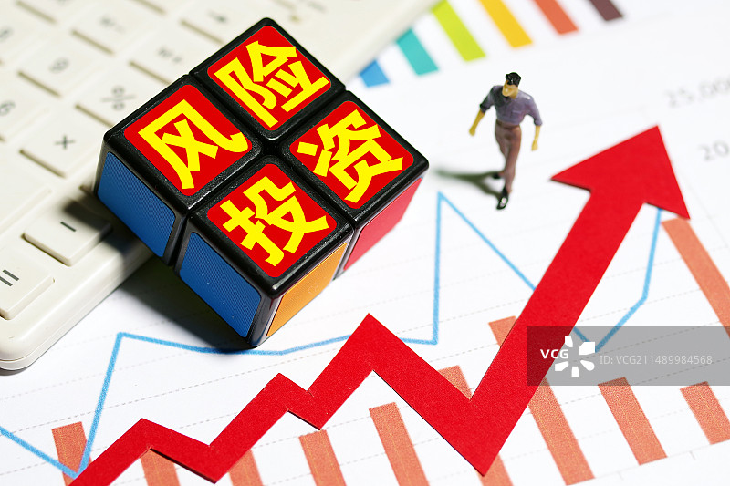 商务人士分析金融理财投资数据分析 风险投资图片素材