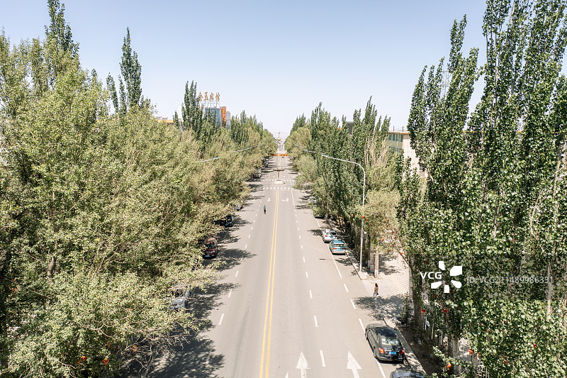 玉门街景--甘肃省酒泉市玉门老市区主干道解放路街景图片素材