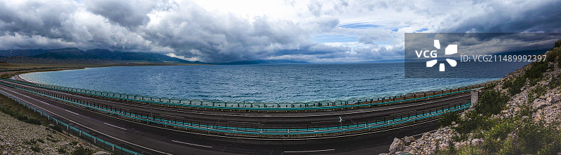 烟波浩渺的赛里木湖图片素材