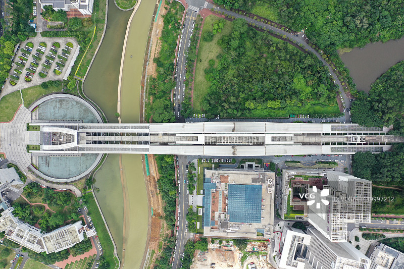 航拍深圳西丽大学城风光，清华大学、北京大学和哈尔滨工业大学图片素材