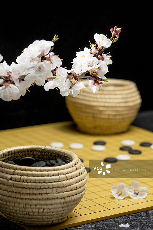 棋盘上的杏花图片素材