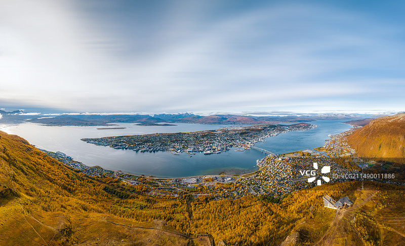 北欧，挪威，特罗姆瑟，Tromsø，秋景，全景，高视角，都市天际线图片素材