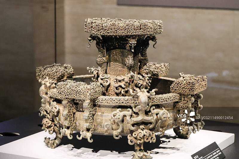 湖北省博物馆青铜器曾侯乙尊盘组图图片素材