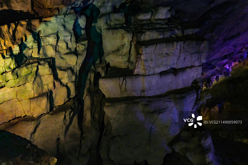 湖南省湘西凤凰县奇梁洞景区，雨洗新荷顶级绝景，奇梁洞阴阳河景区风光，奇梁洞，洞中奇观，溶洞，钟乳石图片素材