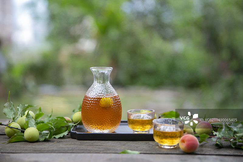 青梅熟了梅子林果园采摘自制梅子酒图片素材