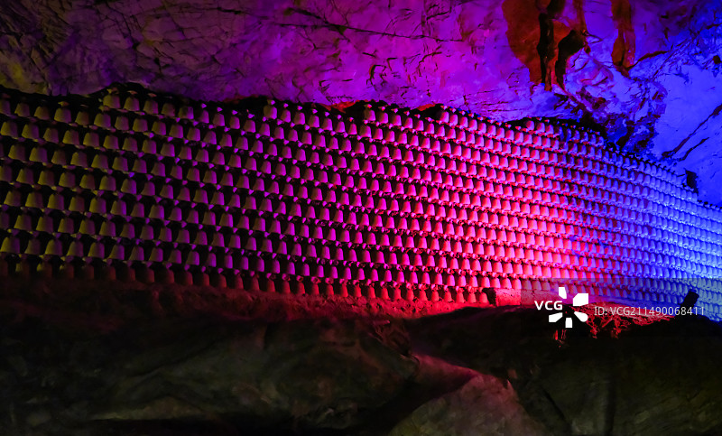 湖南省湘西凤凰县奇梁洞景区，奇梁洞阴阳河景区风光，奇梁洞，洞中奇观，溶洞，洞藏老酒图片素材