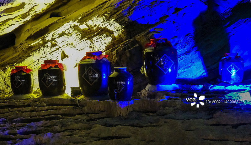 湖南省湘西凤凰县奇梁洞景区，奇梁洞阴阳河景区风光，奇梁洞，洞中奇观，溶洞，洞藏老酒图片素材