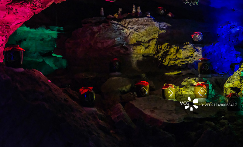 湖南省湘西凤凰县奇梁洞景区，奇梁洞阴阳河景区风光，奇梁洞，洞中奇观，溶洞，洞藏老酒图片素材