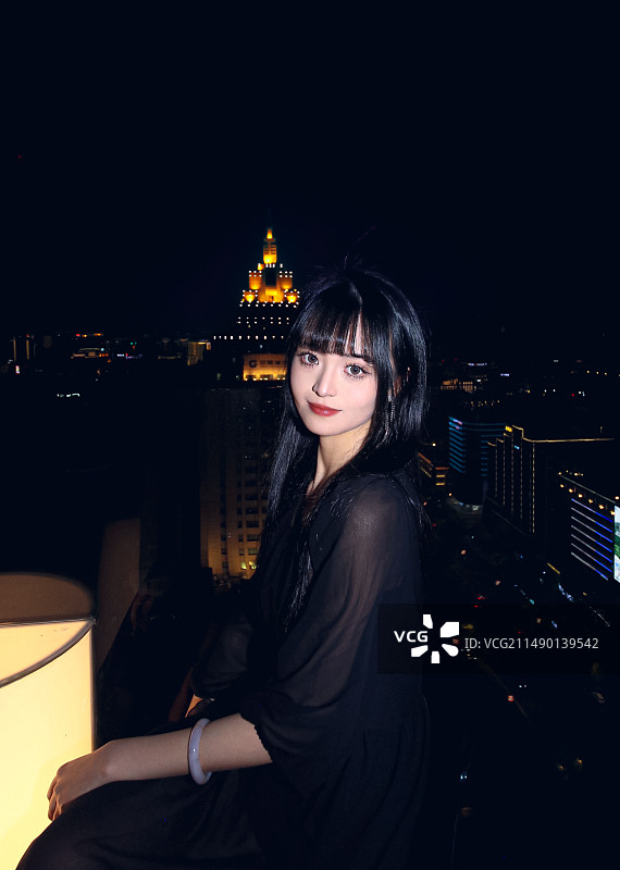 天台夜行图片素材