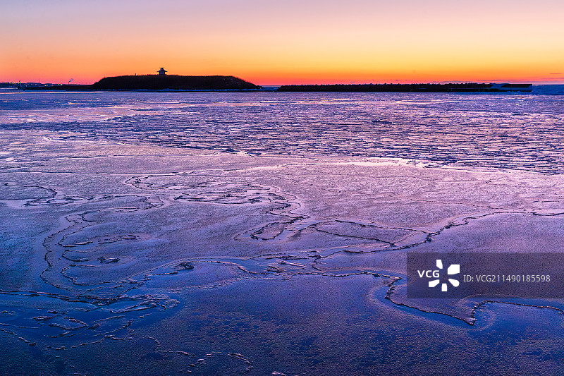 冬季日本根室的流冰及晚霞图片素材