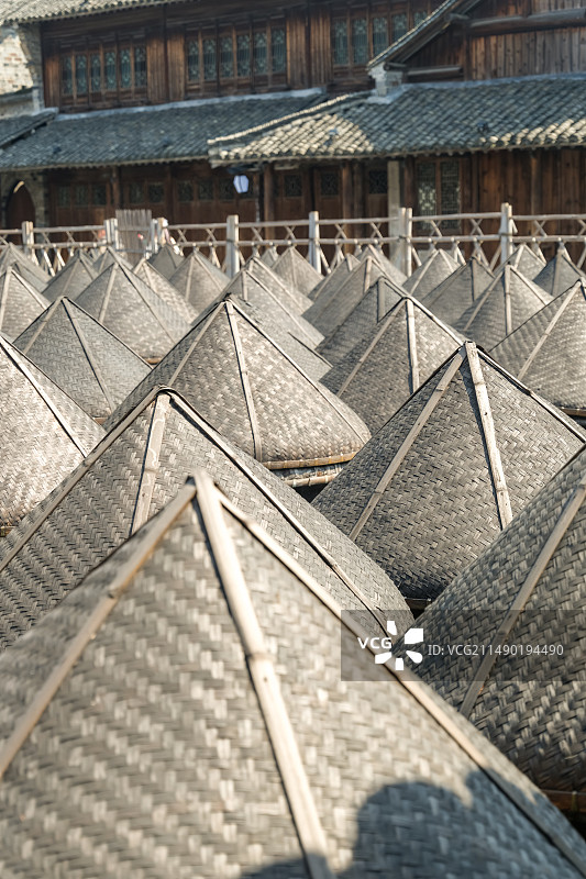 中国浙江嘉兴桐乡市乌镇（江南水乡古镇）西栅景区叙昌酱园晒场图片素材