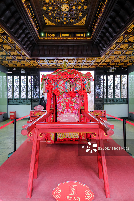 中国浙江嘉兴桐乡市乌镇（江南水乡古镇）西栅景区囍庆堂花轿图片素材