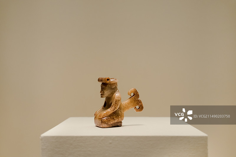 中国国家博物馆藏妇好玉人图片素材