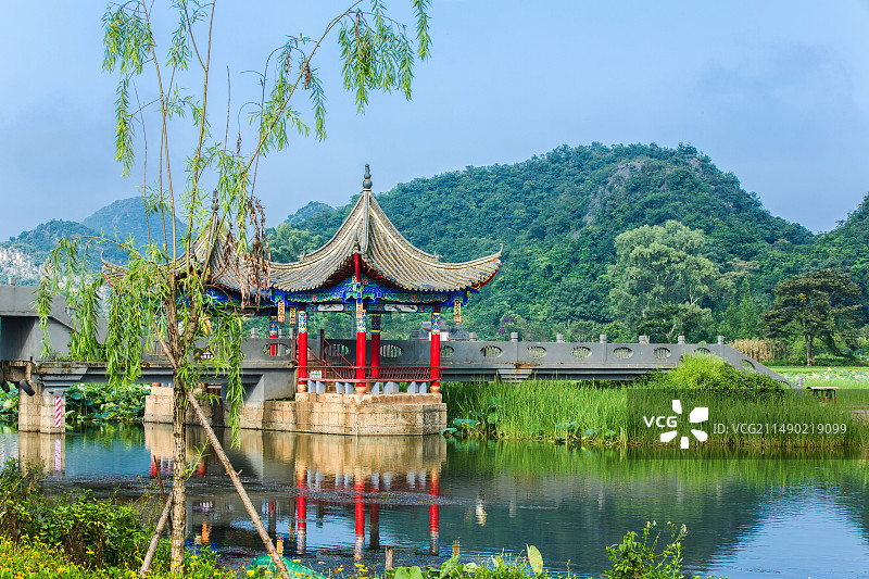 中国云南省文山州丘北县普者黑情人桥景区图片素材