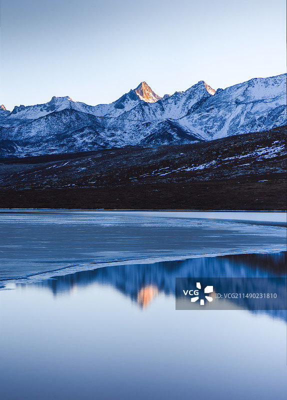 雪山日落图片素材