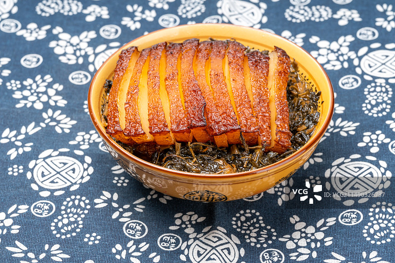 梅菜扣肉，中餐菜品蒸五花肉图片素材