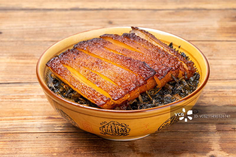 梅菜扣肉，中餐菜品蒸五花肉图片素材
