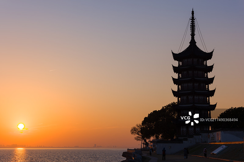 嘉兴海宁盐官观潮公园日落图片素材