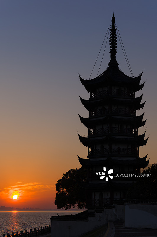 嘉兴海宁盐官观潮公园日落图片素材