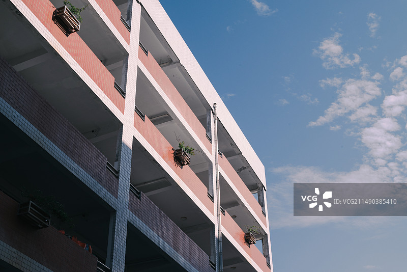 现代建筑教学楼仰天俯视图片素材