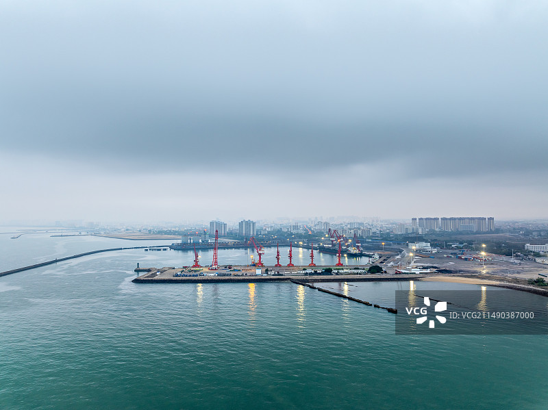 海南东方市鱼鳞洲清晨港口图片素材