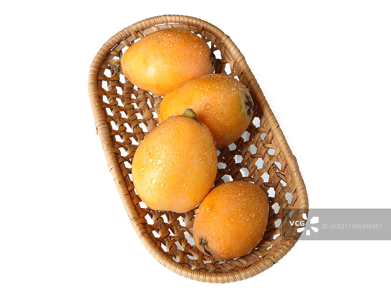 一篮子夏日水果枇杷的白底图图片素材