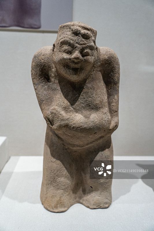 四川德阳博物馆藏罗江文星乡观音崖出土东汉陶说唱俑图片素材