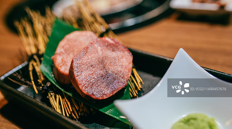 日本美食 餐厅里的日式烧肉图片素材