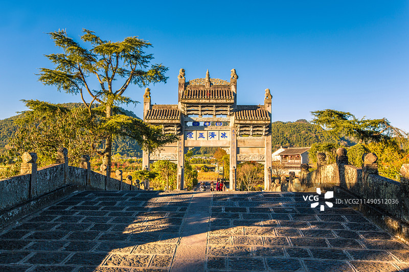 中国云南省保山市腾冲市和顺古镇牌坊景观图片素材