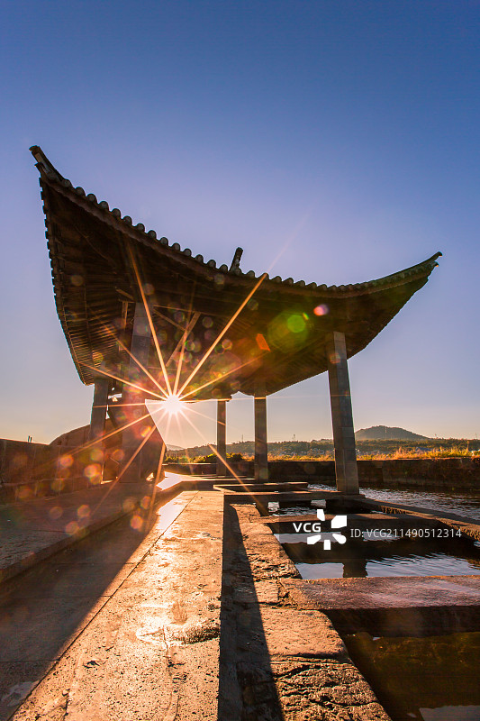 中国云南保山市腾冲市和顺古镇，著名古迹洗衣亭图片素材