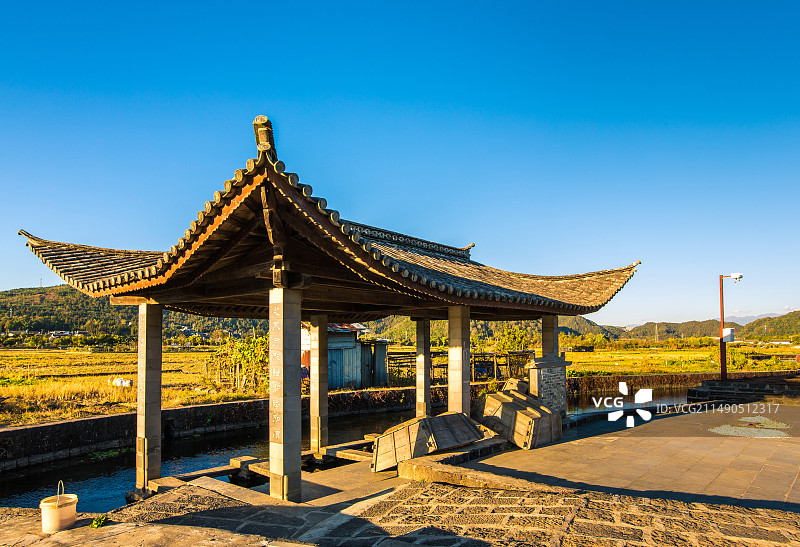 中国云南保山市腾冲市和顺古镇，著名古迹洗衣亭图片素材