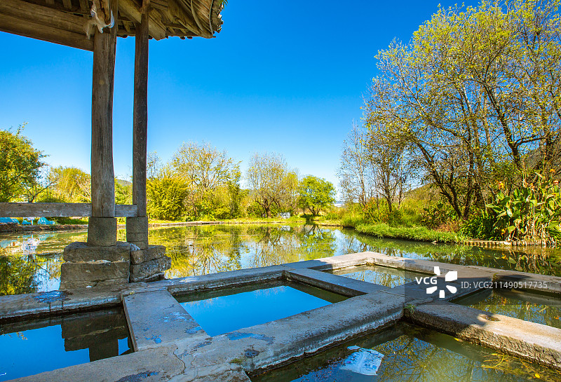 中国云南保山市腾冲市和顺古镇，著名古迹洗衣亭图片素材