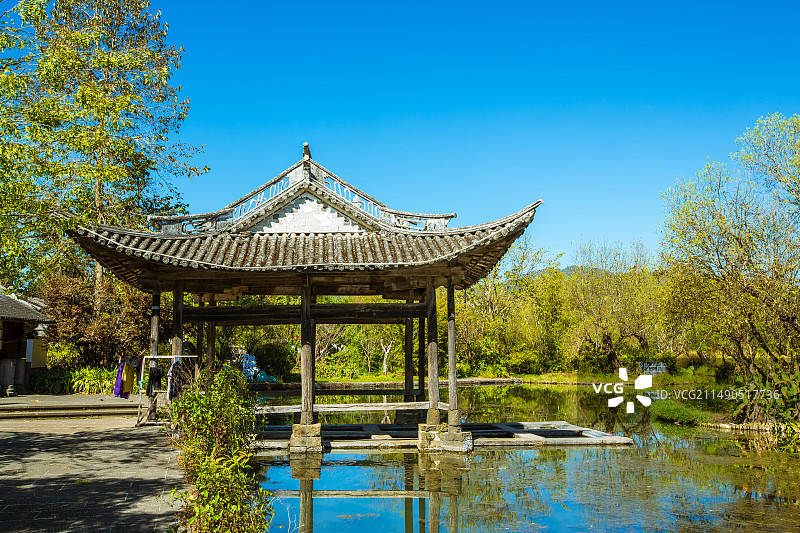 中国云南保山市腾冲市和顺古镇，著名古迹洗衣亭图片素材