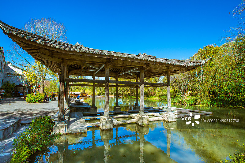中国云南保山市腾冲市和顺古镇，著名古迹洗衣亭图片素材