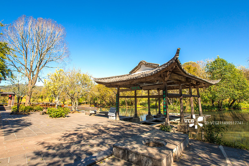 中国云南保山市腾冲市和顺古镇，著名古迹洗衣亭图片素材