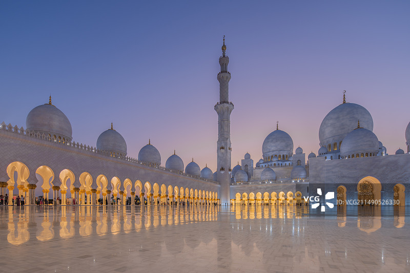 阿联酋阿布扎比谢赫扎耶德大清真寺夜景图片素材