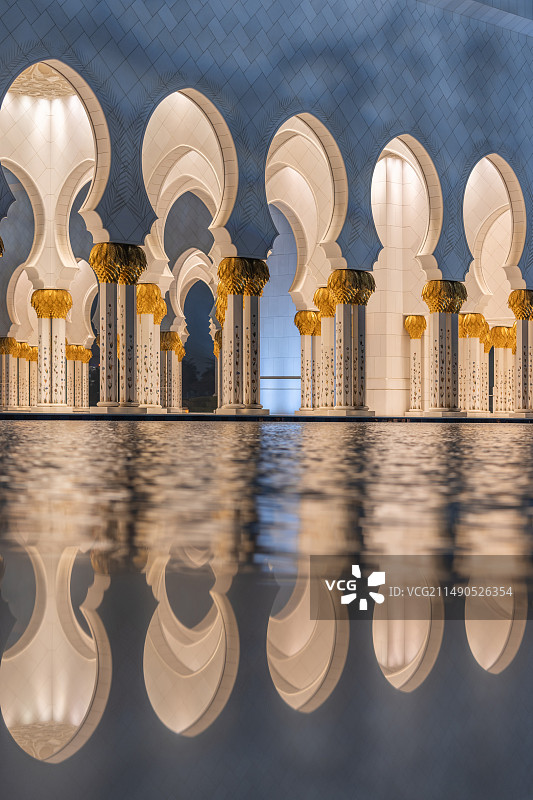 阿联酋阿布扎比谢赫扎耶德大清真寺夜景图片素材