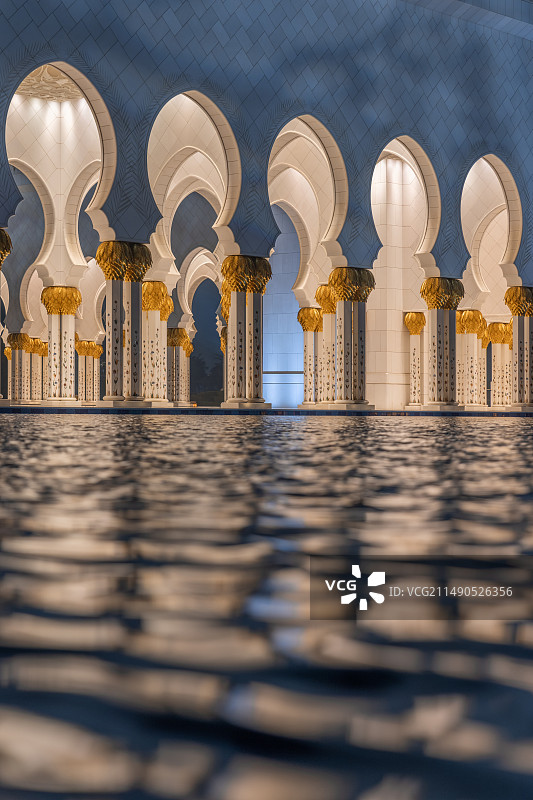 阿联酋阿布扎比谢赫扎耶德大清真寺夜景图片素材