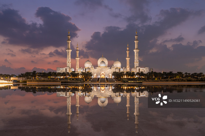 阿联酋阿布扎比谢赫扎耶德大清真寺夜景图片素材