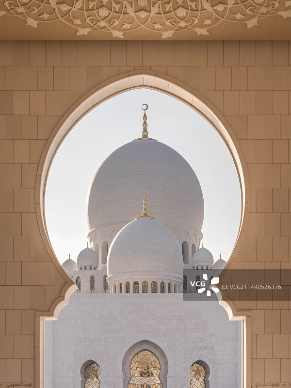 阿联酋阿布扎比谢赫扎耶德大清真寺白昼风光图片素材
