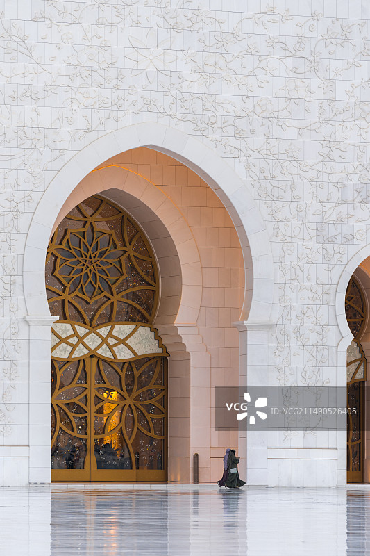 阿联酋阿布扎比谢赫扎耶德大清真寺白昼风光图片素材