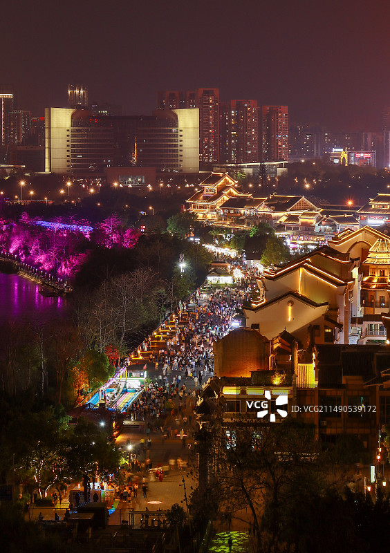 三月三人头攒动的柳州窑埠古镇图片素材