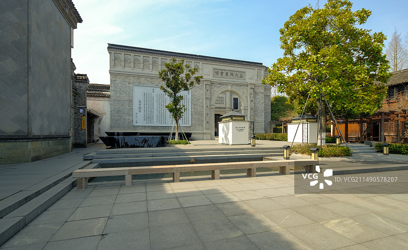 中国浙江嘉兴桐乡市乌镇（江南水乡古镇）西栅景区益大丝业会馆图片素材