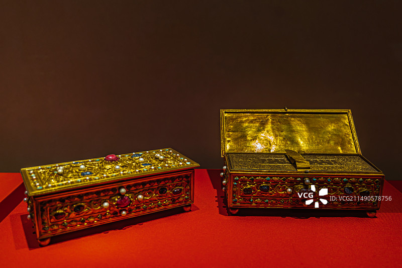 北京：故宫博物院珍宝馆玉石馆藏品 金嵌珍珠宝石藏经匣图片素材