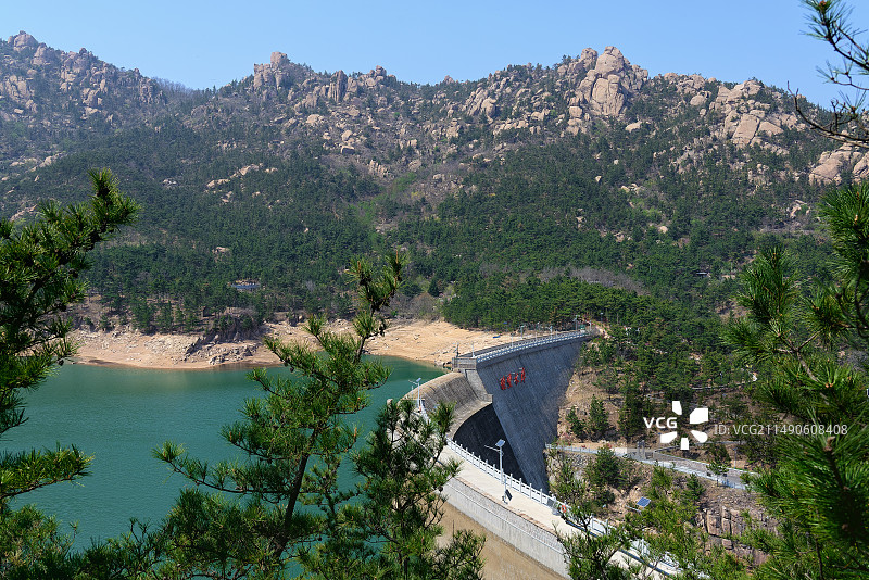 青岛二龙山风景区晓望水库春光图片素材