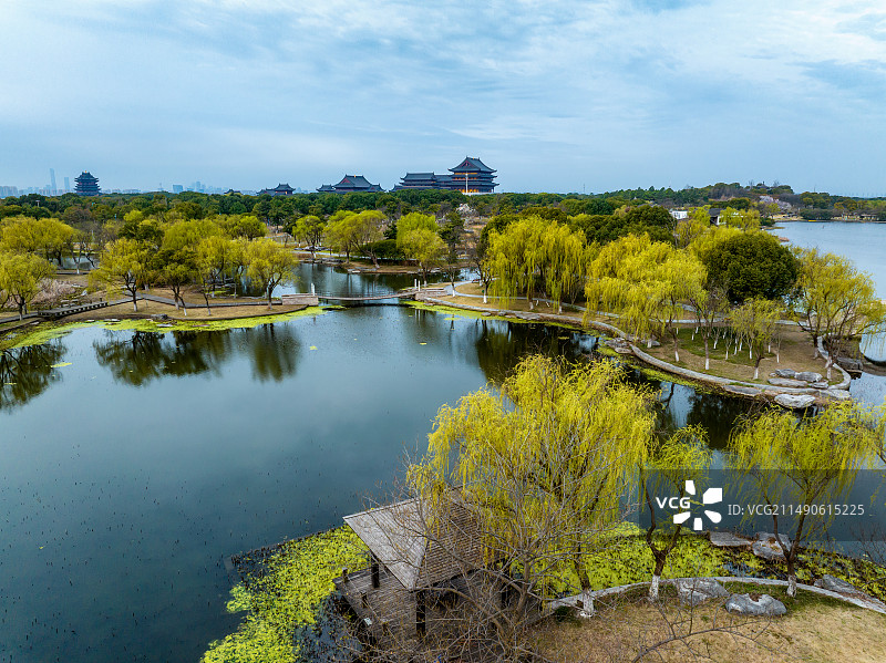 春天里的苏州工业园区阳澄湖半岛旅游度假区莲池湖公园风景航拍图片素材