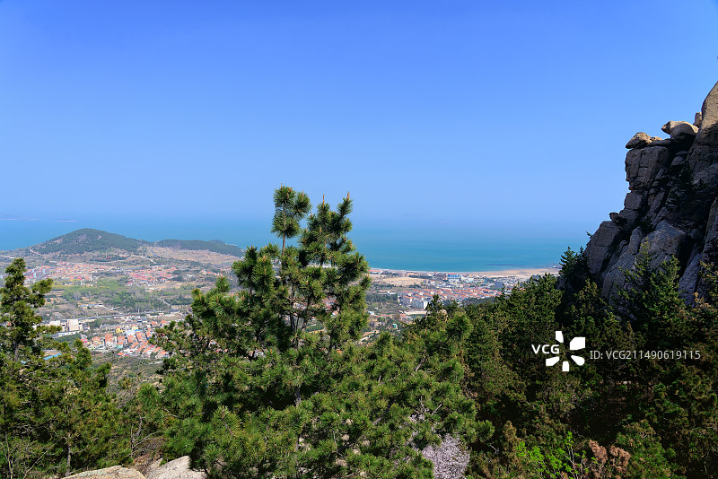 青岛二龙山风景区山门望海图片素材