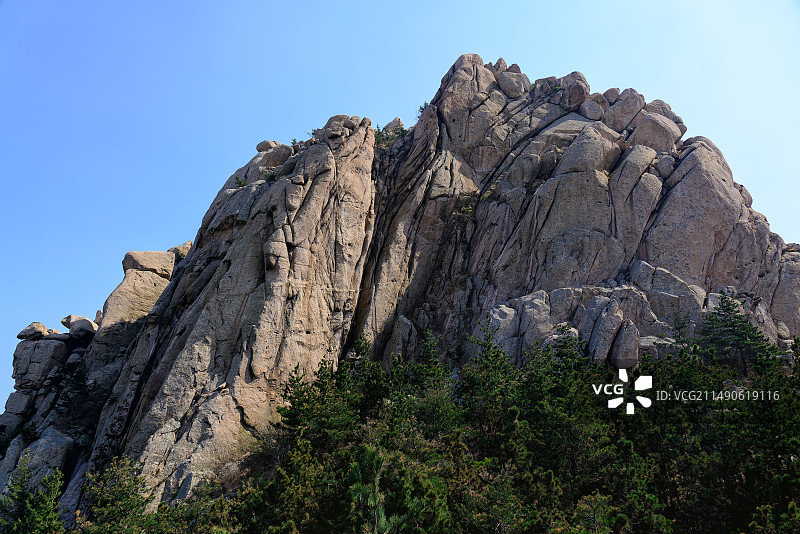 青岛二龙山风景区山门望海图片素材