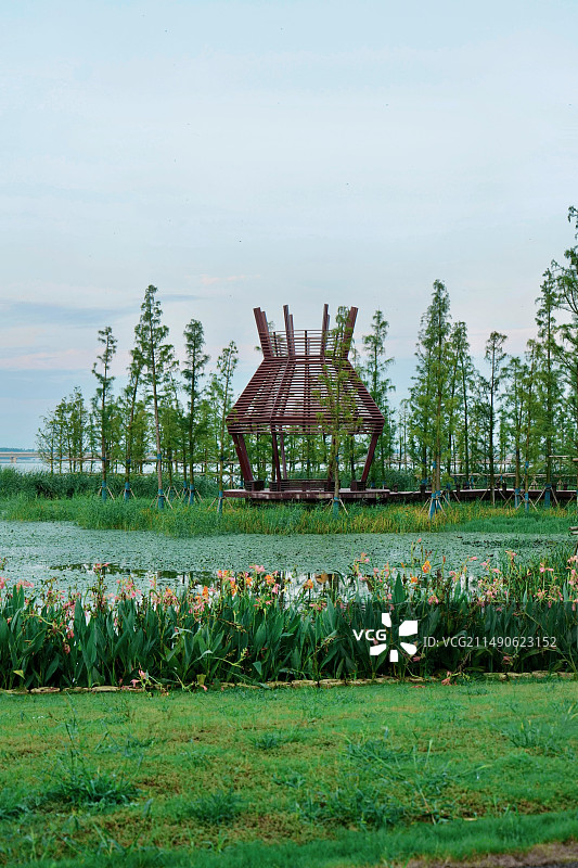 苏州吴江元荡湖生态公园湖滨风光景观带观景平台图片素材