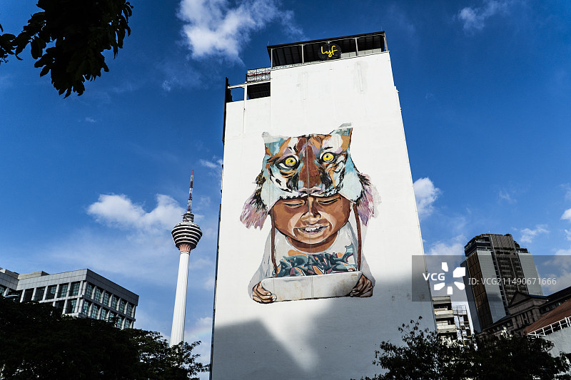 马来西亚吉隆坡的吉隆坡塔和墙绘图片素材